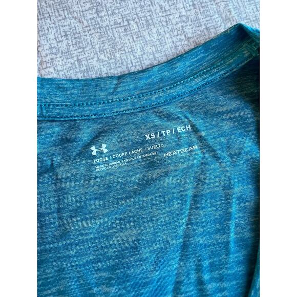 NWT Ladies Under Armour Heatgear V-Neck Size XS - Picture 2 of 2